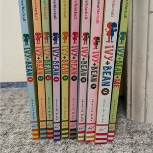 Chronicle Books Ivy and Bean Series - Colorful Collection